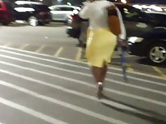 Àmplia malucs, milf ajustat groc faldilla..