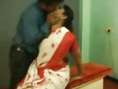 Índia aunty tenir relacions sexuals en el lloc de treball